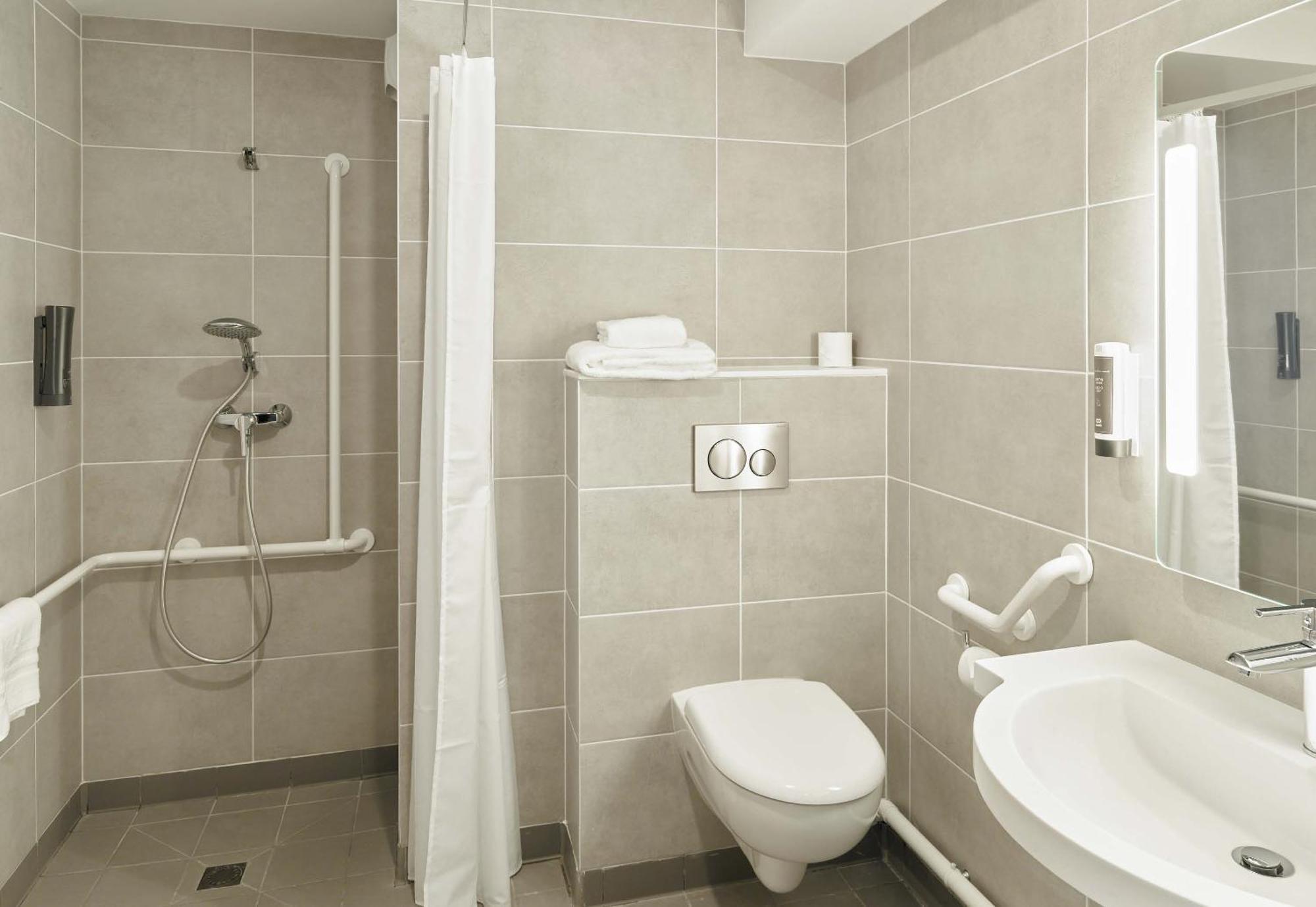 B&B Hotel Marne-La-Vallee Val D'Europe Сери Екстериор снимка