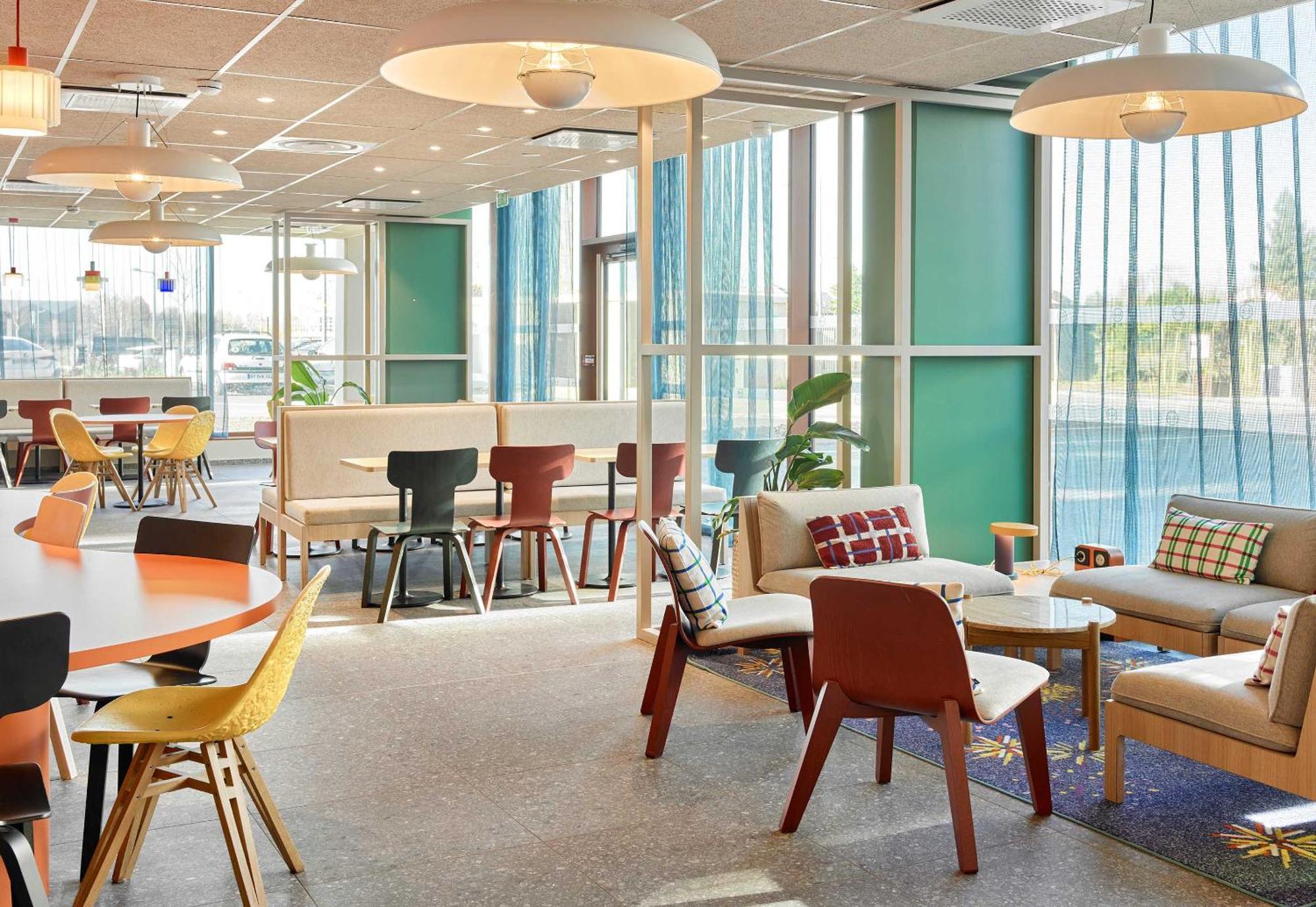 B&B Hotel Marne-La-Vallee Val D'Europe Сери Екстериор снимка